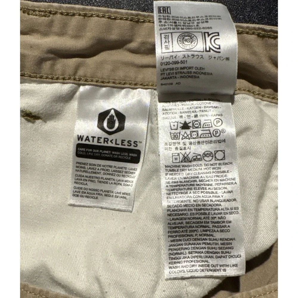 Levis Mens Cargo Shorts Khaki Tan Utility Gorpcore Hiking WaterLess Size 34